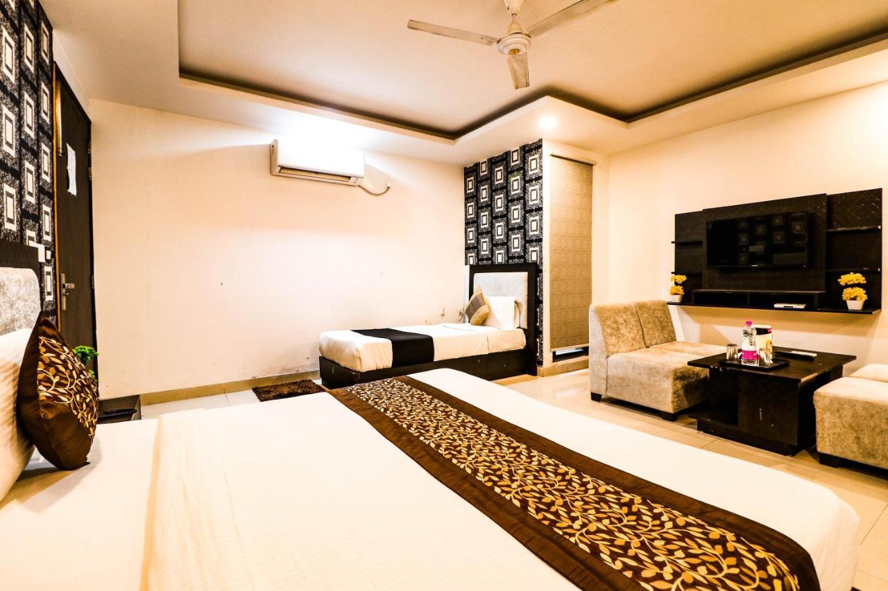 Hotel Olive Zone Near Delhi Airport 뉴델리 외부 사진